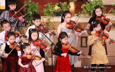 children playing violin 小提琴