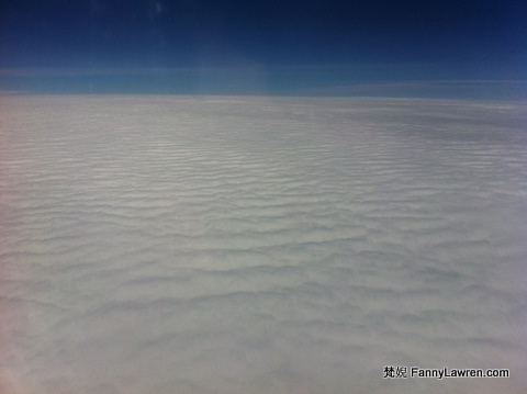 最愛的還是這雪白的雲層，看似木棉又似積雪，很想被它軟綿綿擁抱著。