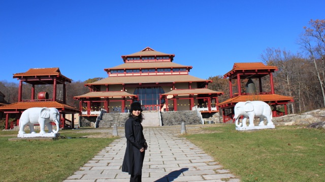 Fanny Lawren at Chuang Yen Monastery 梵婗到紐約莊嚴寺一遊